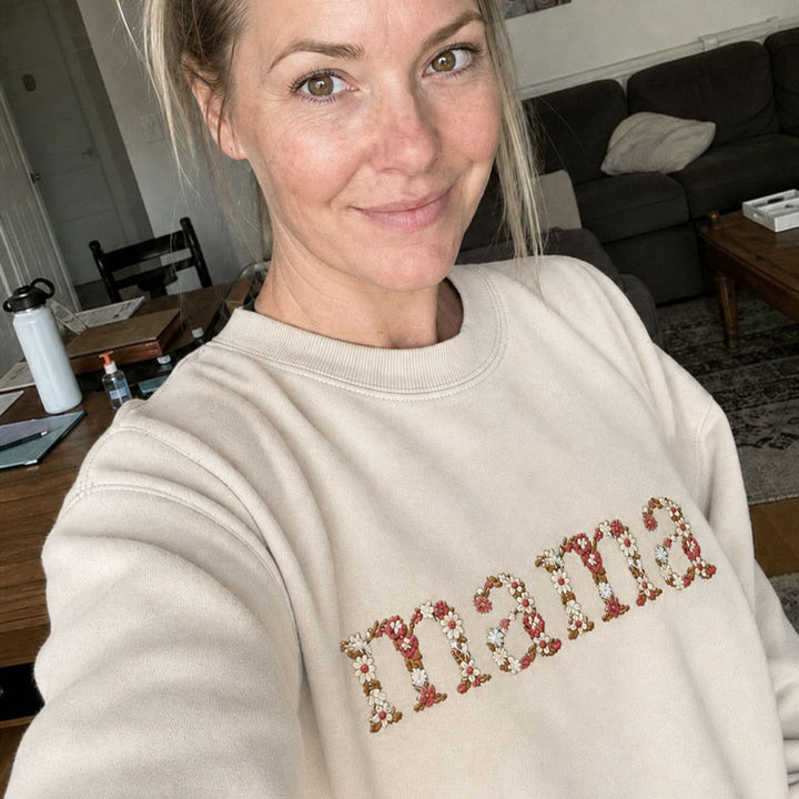 🌸 Everbloom - Embroidered Floral Mama Sweatshirt for Mom & Grandma