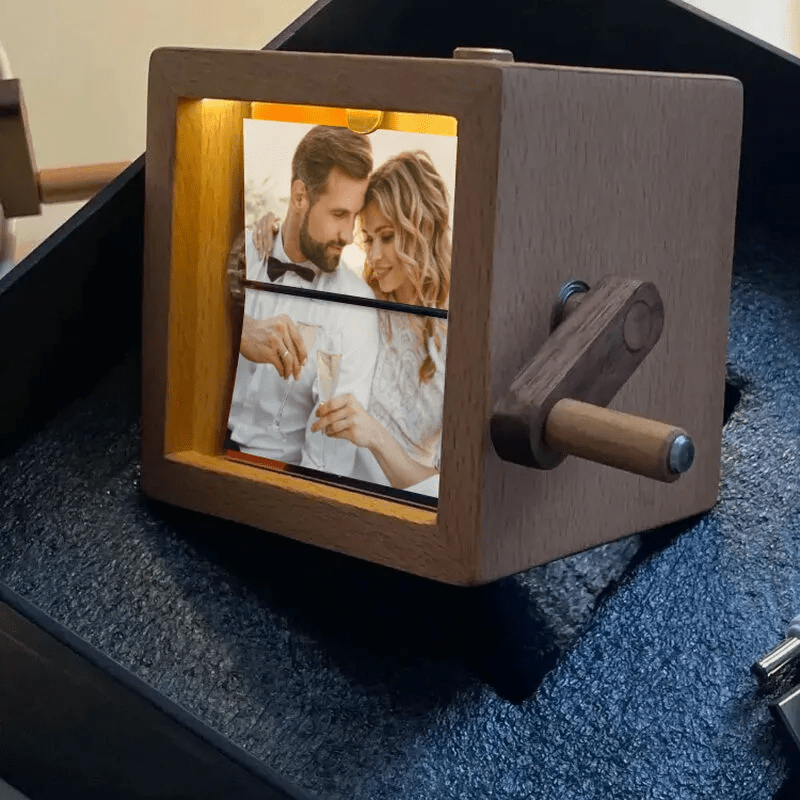 Personalized Hand-cranked Photo Album - As A Gift To Commemorate Every Interesting Picture - Canvasgiftco