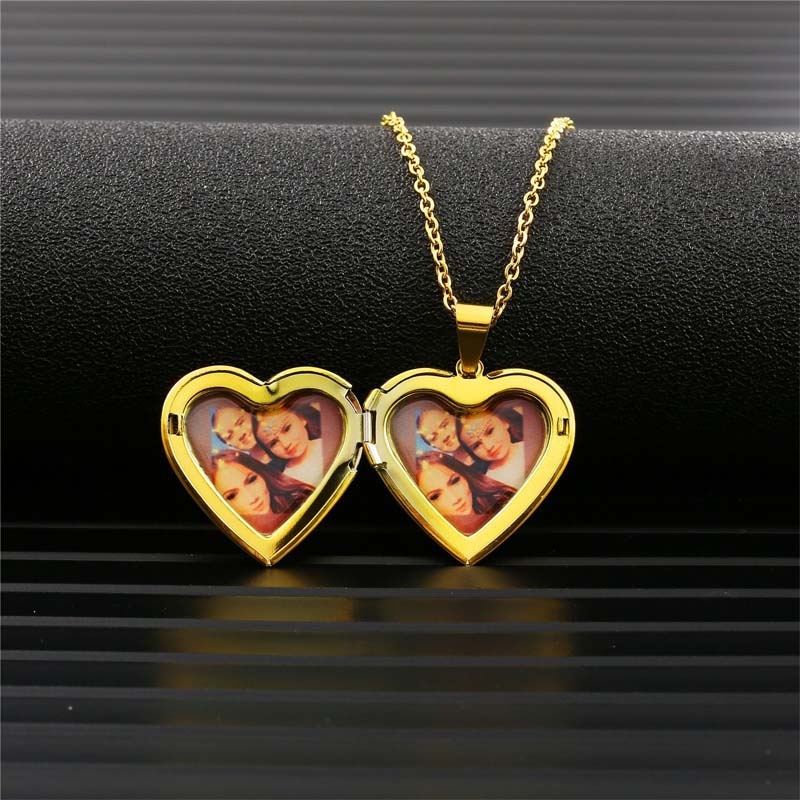 Stainless Steel Gold Plated Custom Heart Locket To Mother’s Day gift - Canvasgiftco